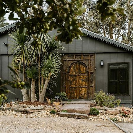 The Temple - Country Farm Retreat Villa Launching Place Eksteriør bilde
