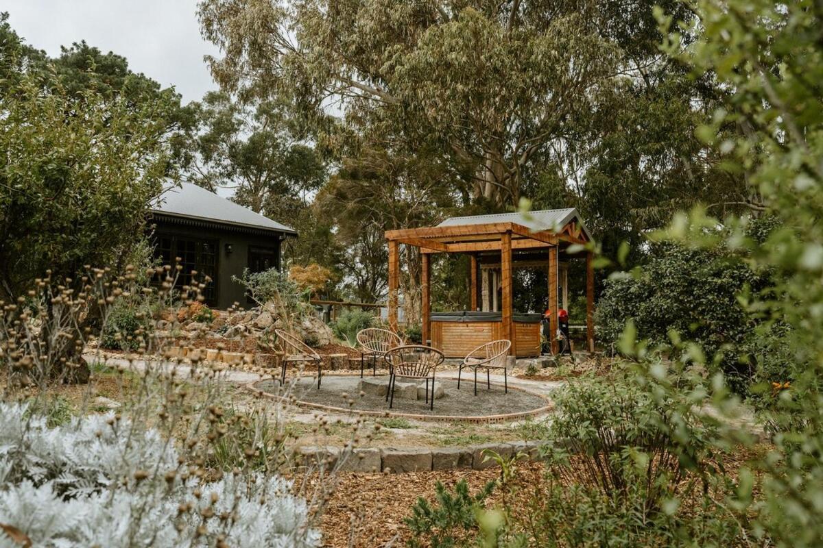 The Temple - Country Farm Retreat Villa Launching Place Eksteriør bilde